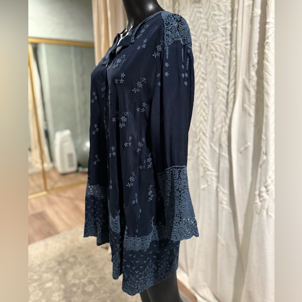 Caftan Type Top by Johnny Was, Navy Blue with embroidery L, 100% Cupra Rayon.